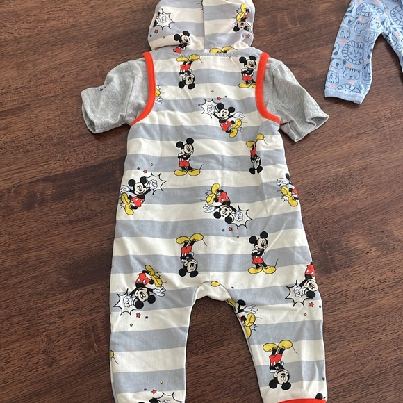 Disney Baby and Mon Cheri 6-9 months outfit bundle - Picture 8 of 11
